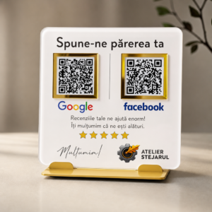 Placă QR albă personalizată pentru recenzii Google și Facebook, cu două coduri QR și suport auriu.