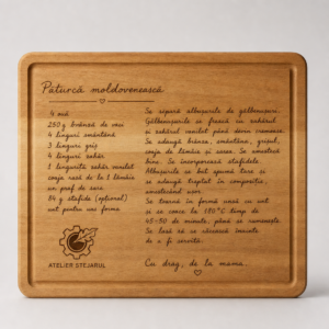 Tocător personalizat din lemn gravat cu o rețetă scrisă de mână