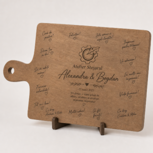Guestbook de nuntă din lemn în formă de tocător decorativ, personalizat cu numele mirilor și semnăturile invitaților