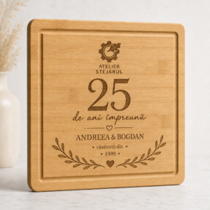 Tocător aniversar personalizat cu 25 de ani, numele cuplului și gravură florală