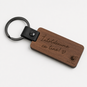 Breloc personalizat Atelier Stejarul din lemn de nuc, gravat cu scris de mână