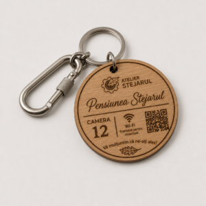 Etichetă rotundă personalizată din lemn natural pentru cheile pensiunii, cu număr de cameră