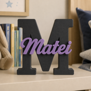 Inițială decorativă personalizată cu nume, model Modern Bold Atelier Stejarul