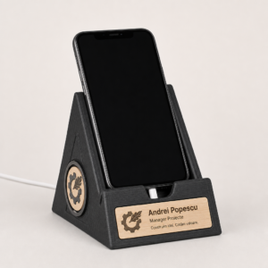 Suport de telefon personalizat Atelier Stejarul cu plăcuță de nume frontală