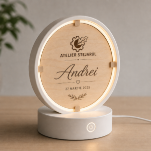 Display luminos circular personalizat Atelier Stejarul, cu inițială și nume