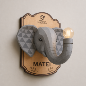 Lampă murală originală Atelier Stejarul în formă de elefant, cu bec în trompă