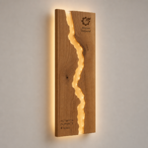 Panou luminos Falia de Lumină din lemn în nuanță nuc, cu fantă organică din acrilic chihlimbar iluminat